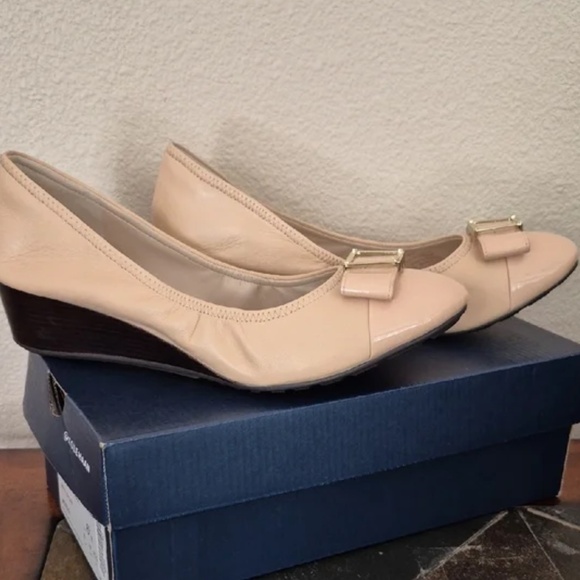 NWT!! Cole Haan Emory 40mm Bow Wedge size 7B - Picture 1 of 8